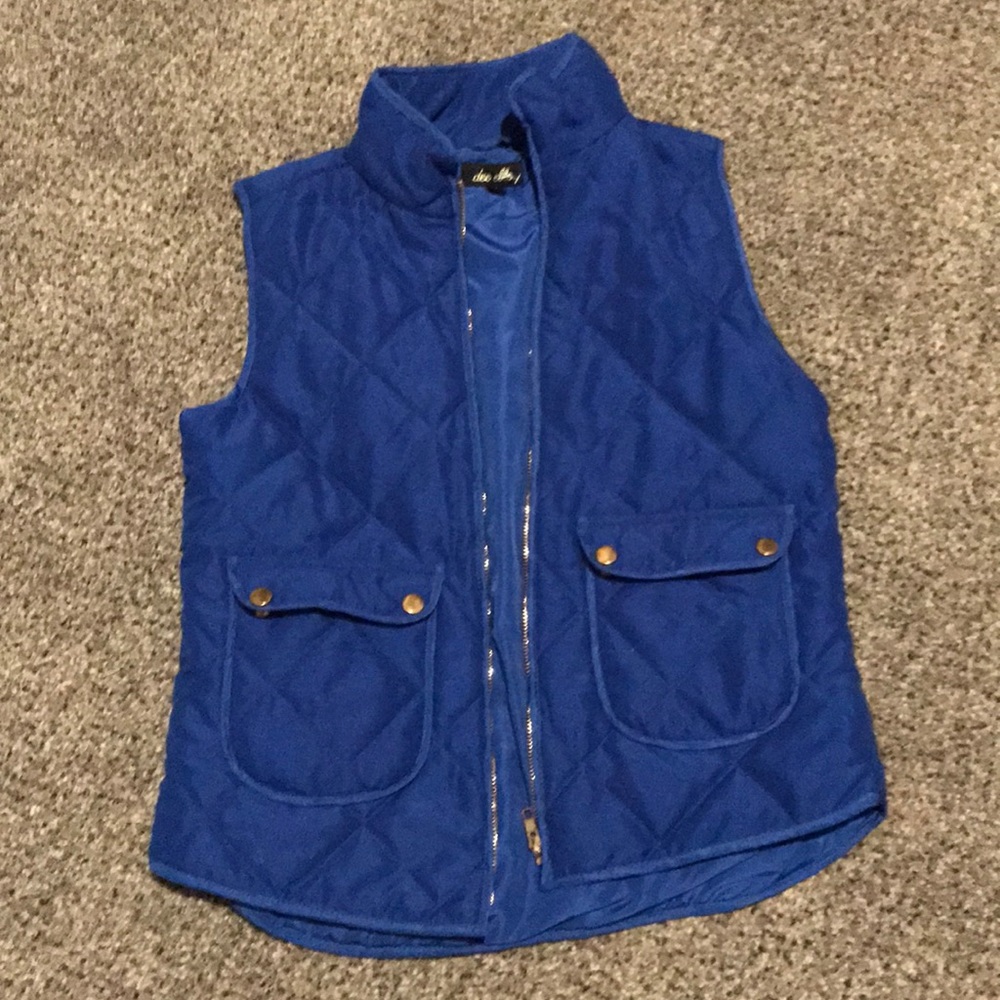 Dee Elle Vest